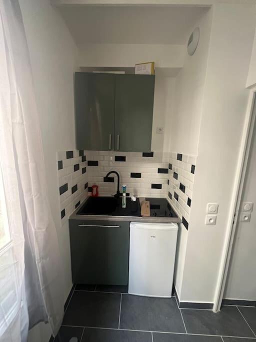 Studio Cosy Refait A Neuf Levallois Exterior foto